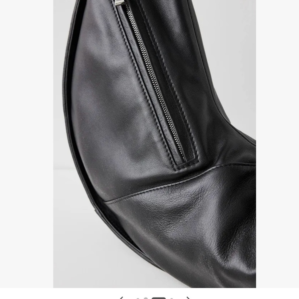 Elegant Black Leather Hobo Bag - Picture 5 of 12